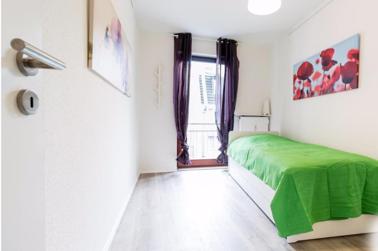 Homefy Oldtown Apartment - 6 People - 2 Bath - Balcony - Top Location Düsseldorf Buitenkant foto