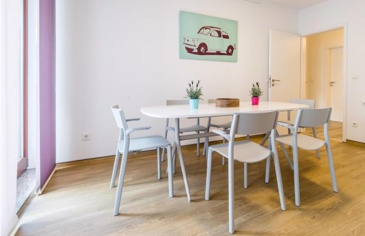 Homefy Oldtown Apartment - 6 People - 2 Bath - Balcony - Top Location Düsseldorf Buitenkant foto