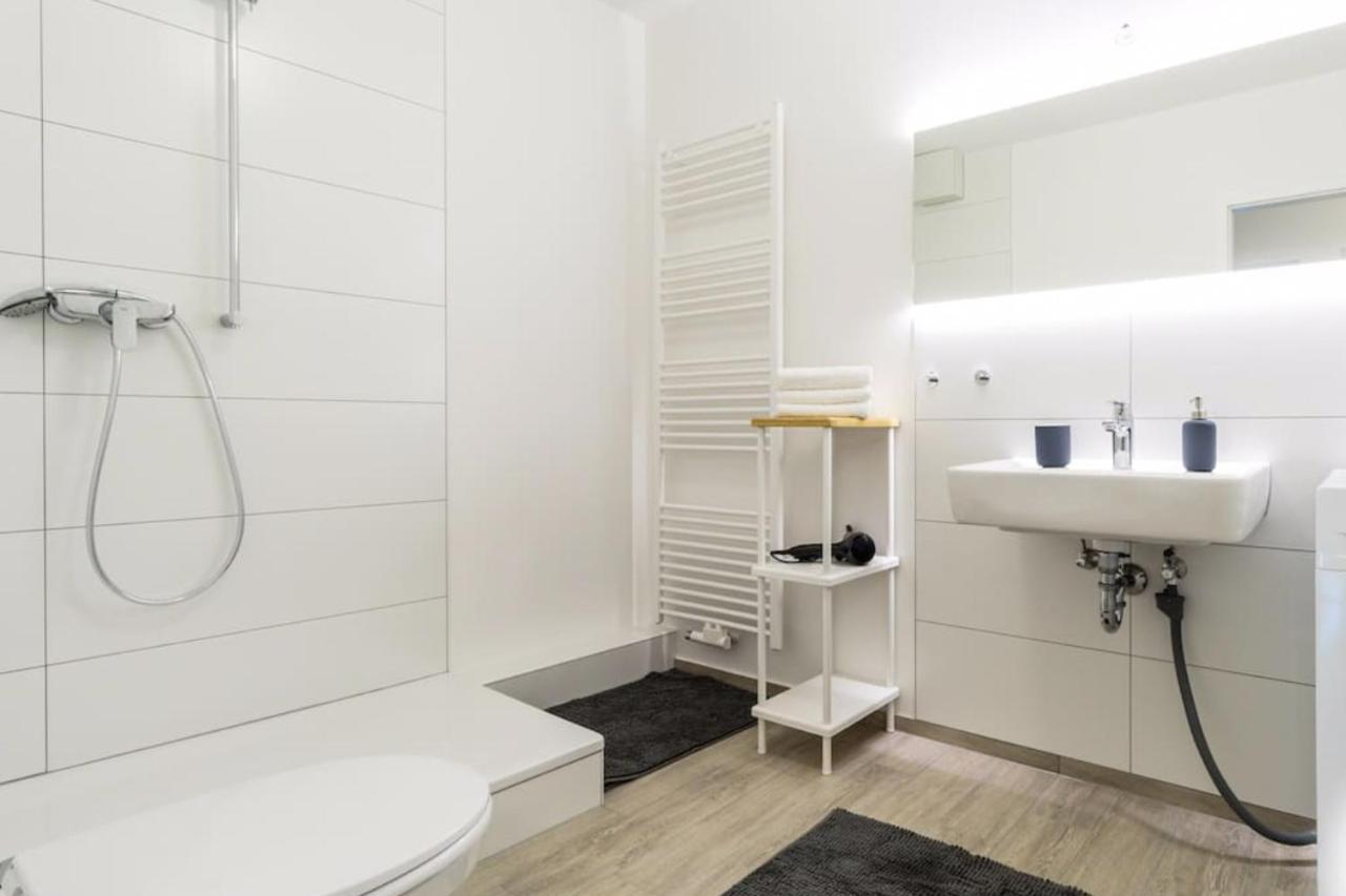 Homefy Oldtown Apartment - 6 People - 2 Bath - Balcony - Top Location Düsseldorf Buitenkant foto