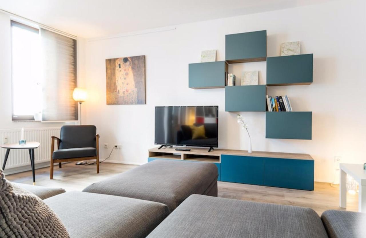 Homefy Oldtown Apartment - 6 People - 2 Bath - Balcony - Top Location Düsseldorf Buitenkant foto